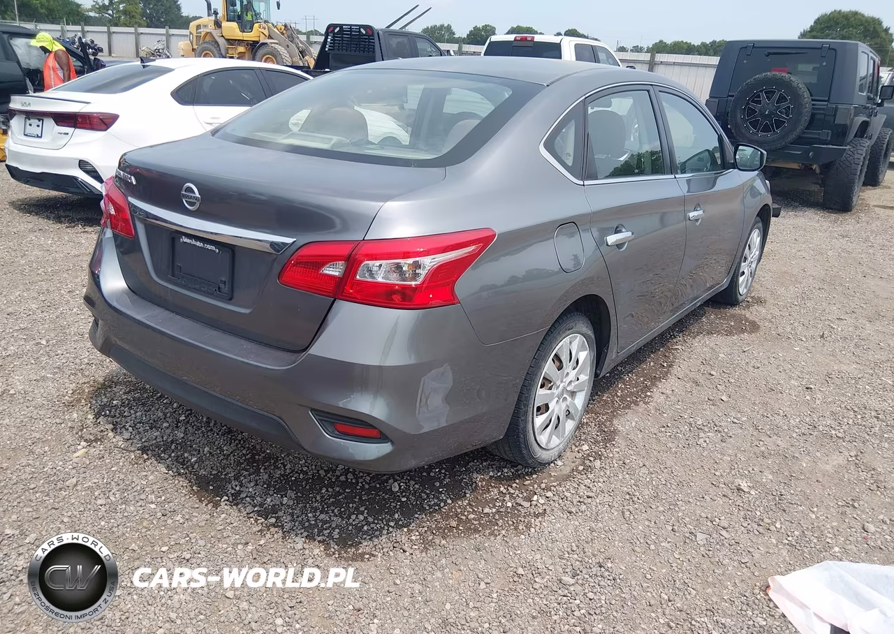 2018 Nissan Sentra S VIN:3N1AB7AP9JY331396 - 4