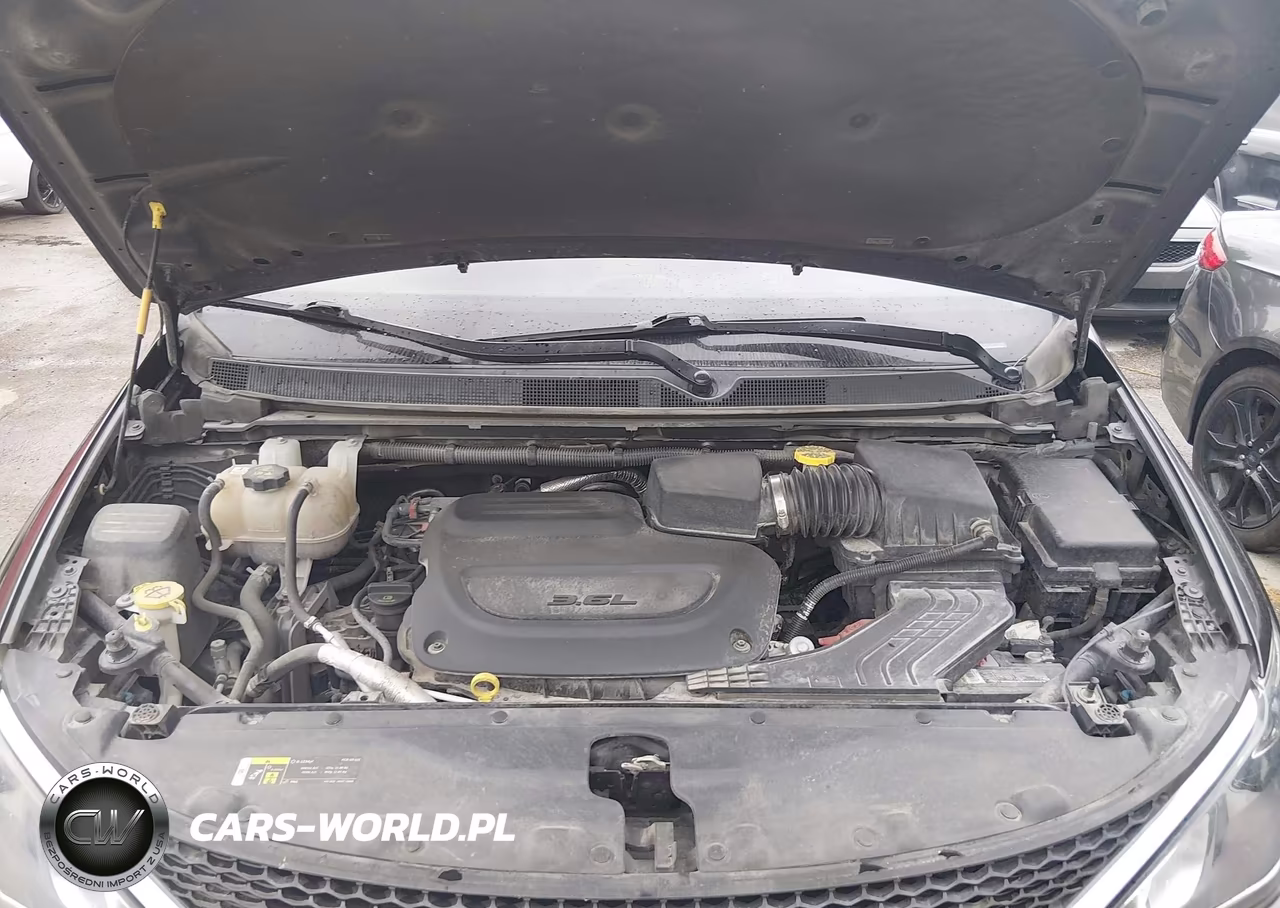 2019 Chrysler Pacifica Touring L VIN:2C4RC1BG1KR680899 - 10