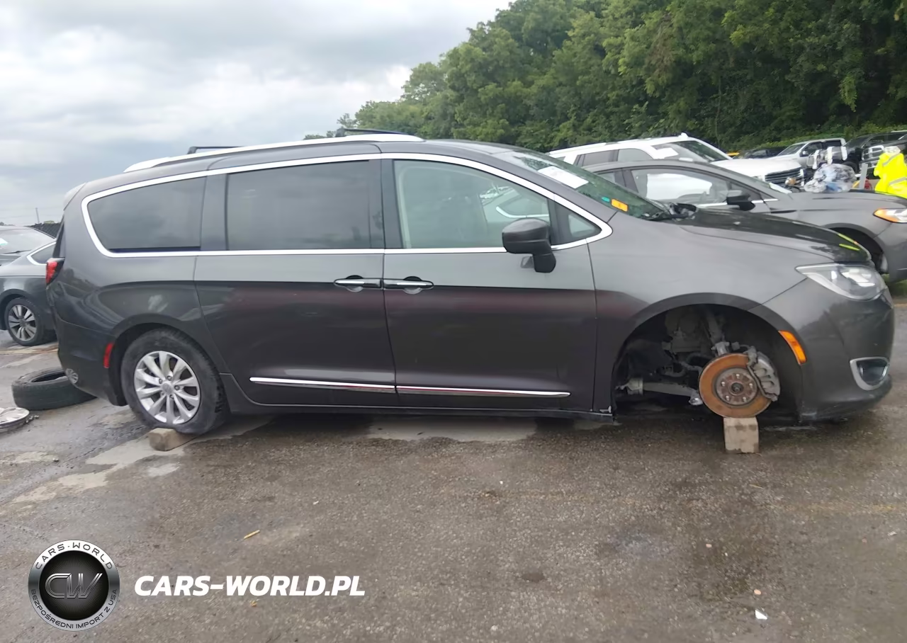 2019 Chrysler Pacifica Touring L VIN:2C4RC1BG1KR680899 - 14