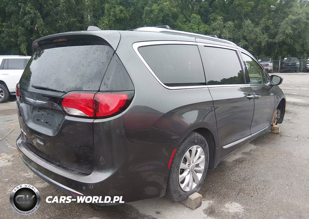 2019 Chrysler Pacifica Touring L VIN:2C4RC1BG1KR680899 - 4