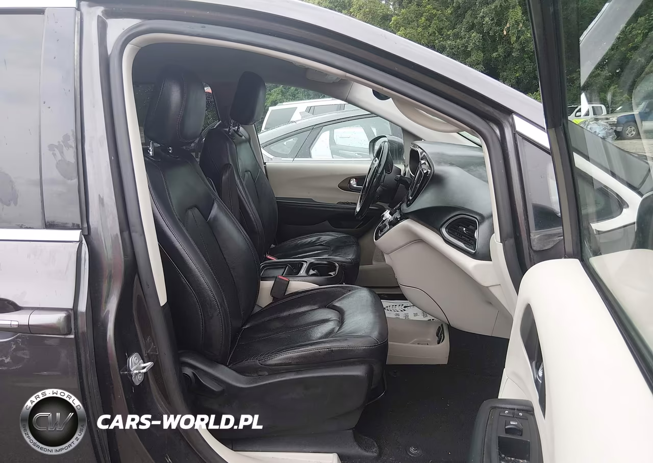 2019 Chrysler Pacifica Touring L VIN:2C4RC1BG1KR680899 - 5