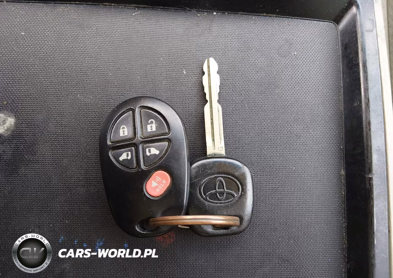 2011 Toyota Sienna Le V6 VIN:5TDKK3DC6BS116957 - 11