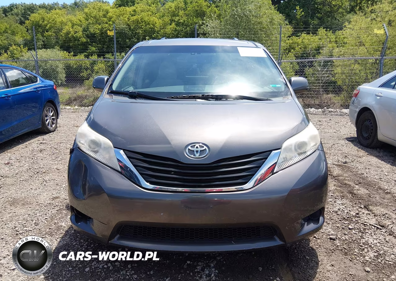 2011 Toyota Sienna Le V6 VIN:5TDKK3DC6BS116957 - 12