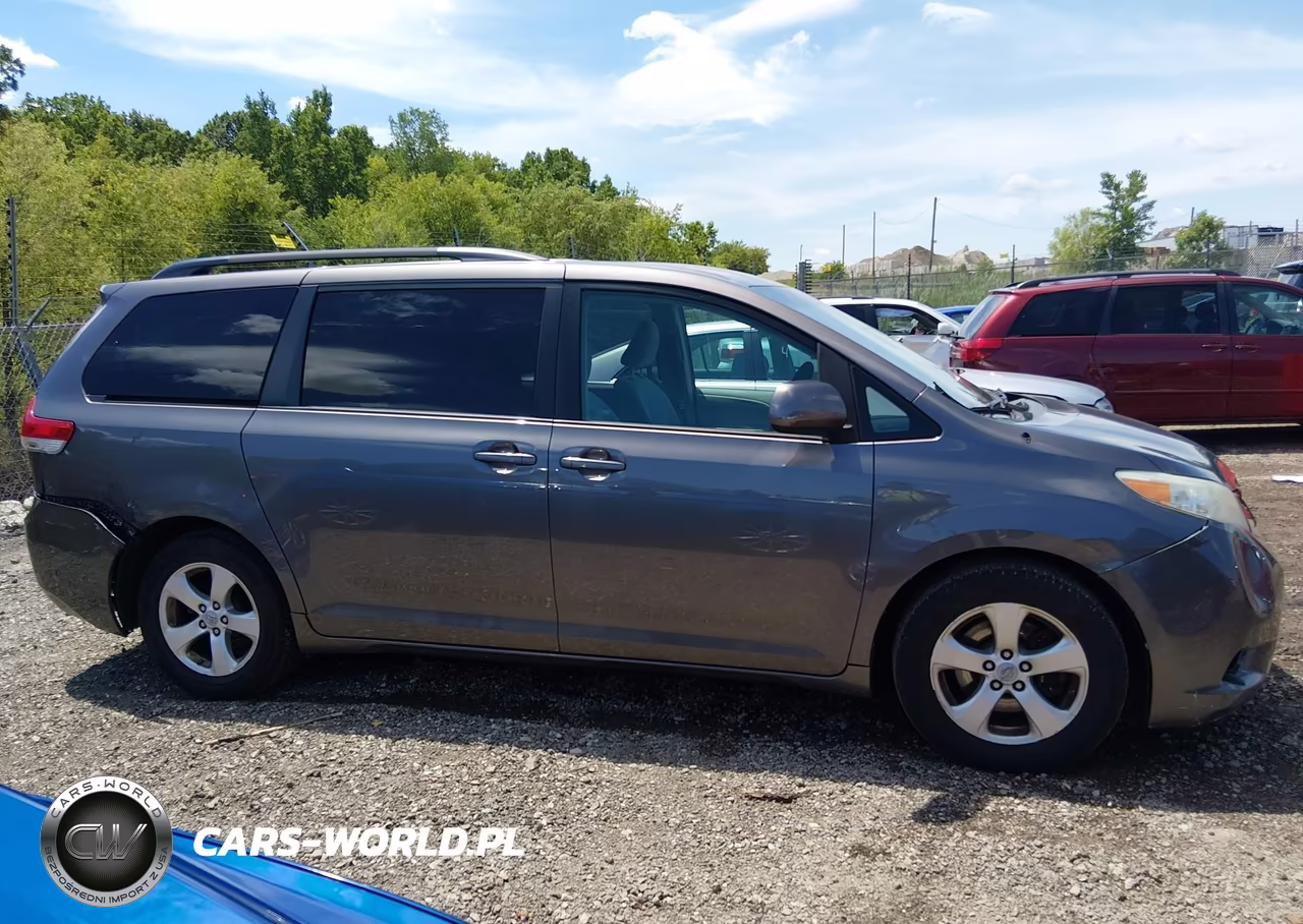 2011 Toyota Sienna Le V6 VIN:5TDKK3DC6BS116957 - 13