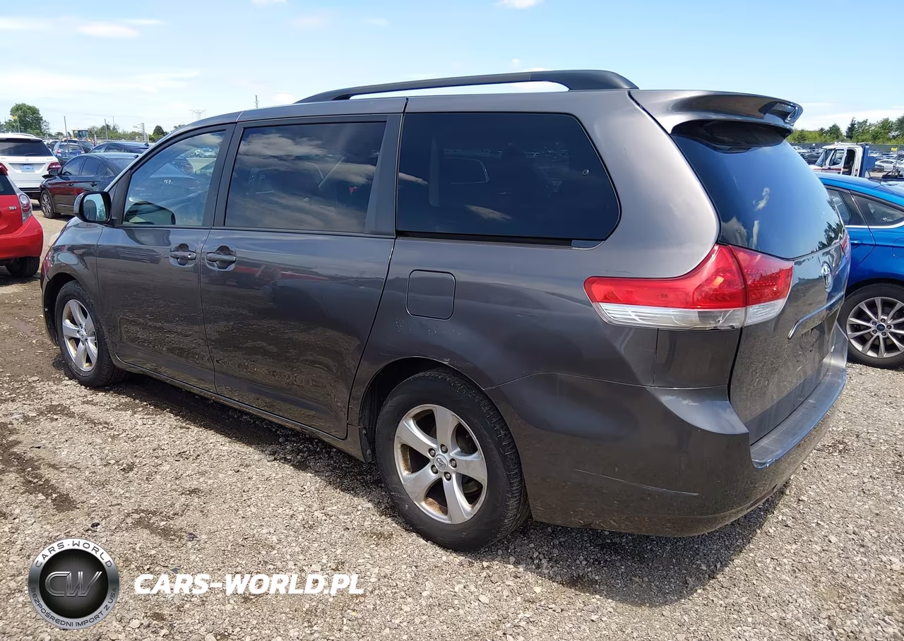 2011 Toyota Sienna Le V6 VIN:5TDKK3DC6BS116957 - 3