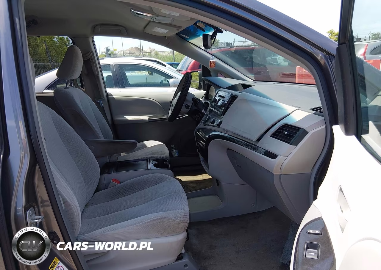 2011 Toyota Sienna Le V6 VIN:5TDKK3DC6BS116957 - 5