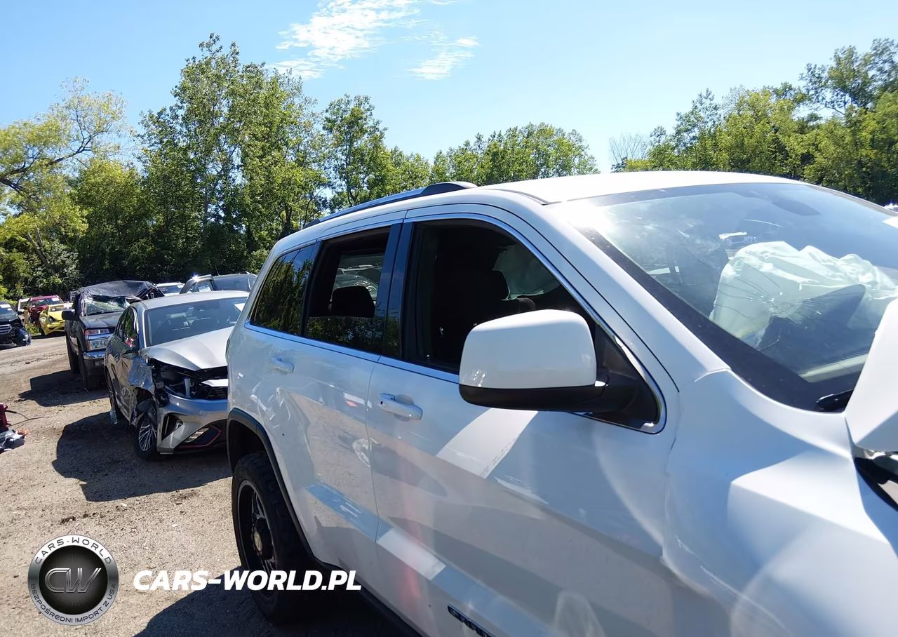2018 Jeep Grand Cherokee Laredo E 4X4 VIN:1C4RJFAG8JC309749 - 13