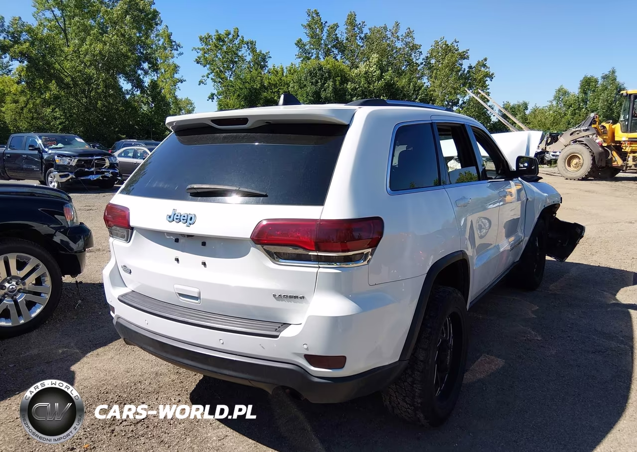 2018 Jeep Grand Cherokee Laredo E 4X4 VIN:1C4RJFAG8JC309749 - 4