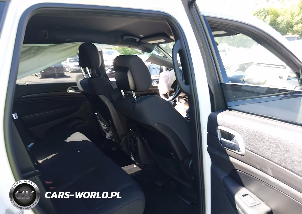 2018 Jeep Grand Cherokee Laredo E 4X4 VIN:1C4RJFAG8JC309749 - 8