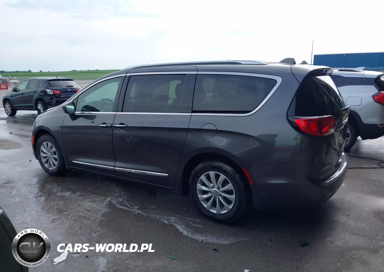 2018 Chrysler Pacifica Touring L VIN:2C4RC1BG1JR185794 - 14