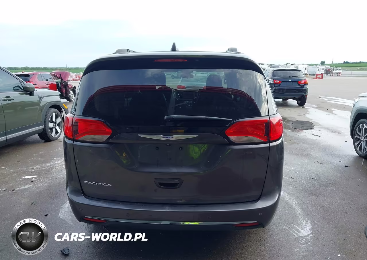 2018 Chrysler Pacifica Touring L VIN:2C4RC1BG1JR185794 - 16