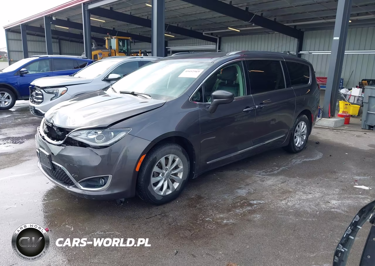 2018 Chrysler Pacifica Touring L VIN:2C4RC1BG1JR185794 - 2