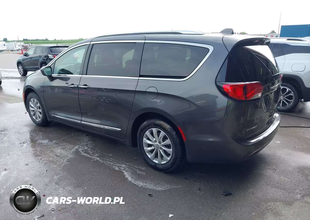 2018 Chrysler Pacifica Touring L VIN:2C4RC1BG1JR185794 - 3