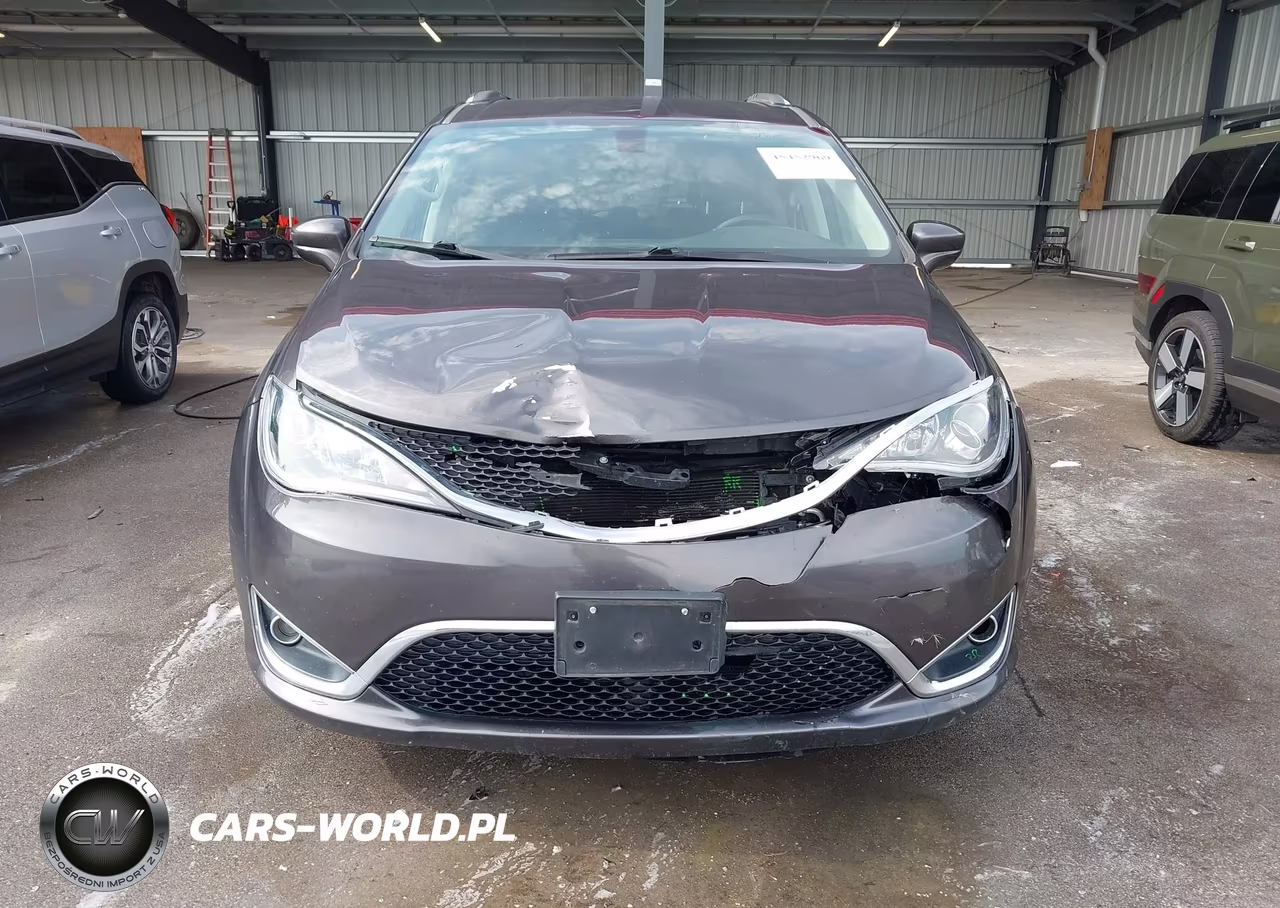 2018 Chrysler Pacifica Touring L VIN:2C4RC1BG1JR185794 - 6