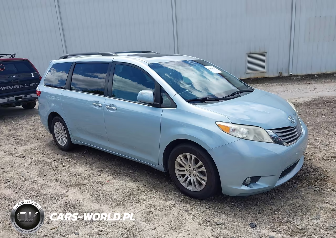 2015 Toyota Sienna Xle 8 Passenger – zdjęcie 1 z 17