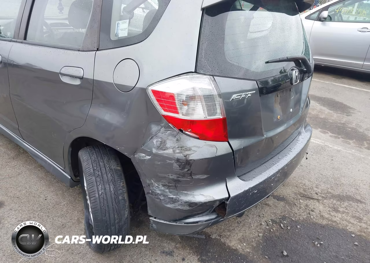 2011 Honda Fit Sport VIN:JHMGE8H5XBC000182 - 13