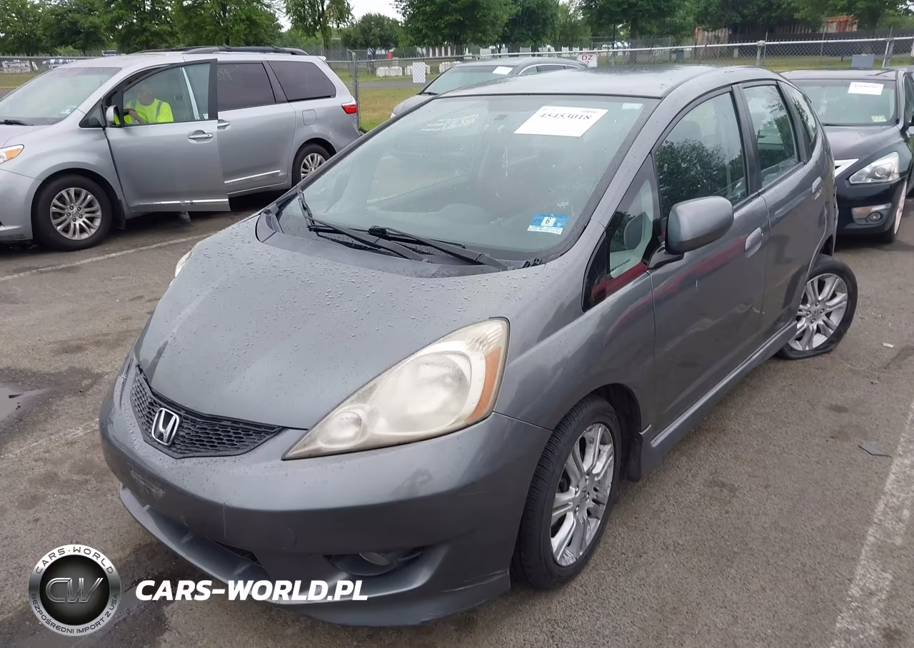 2011 Honda Fit Sport VIN:JHMGE8H5XBC000182 - 2
