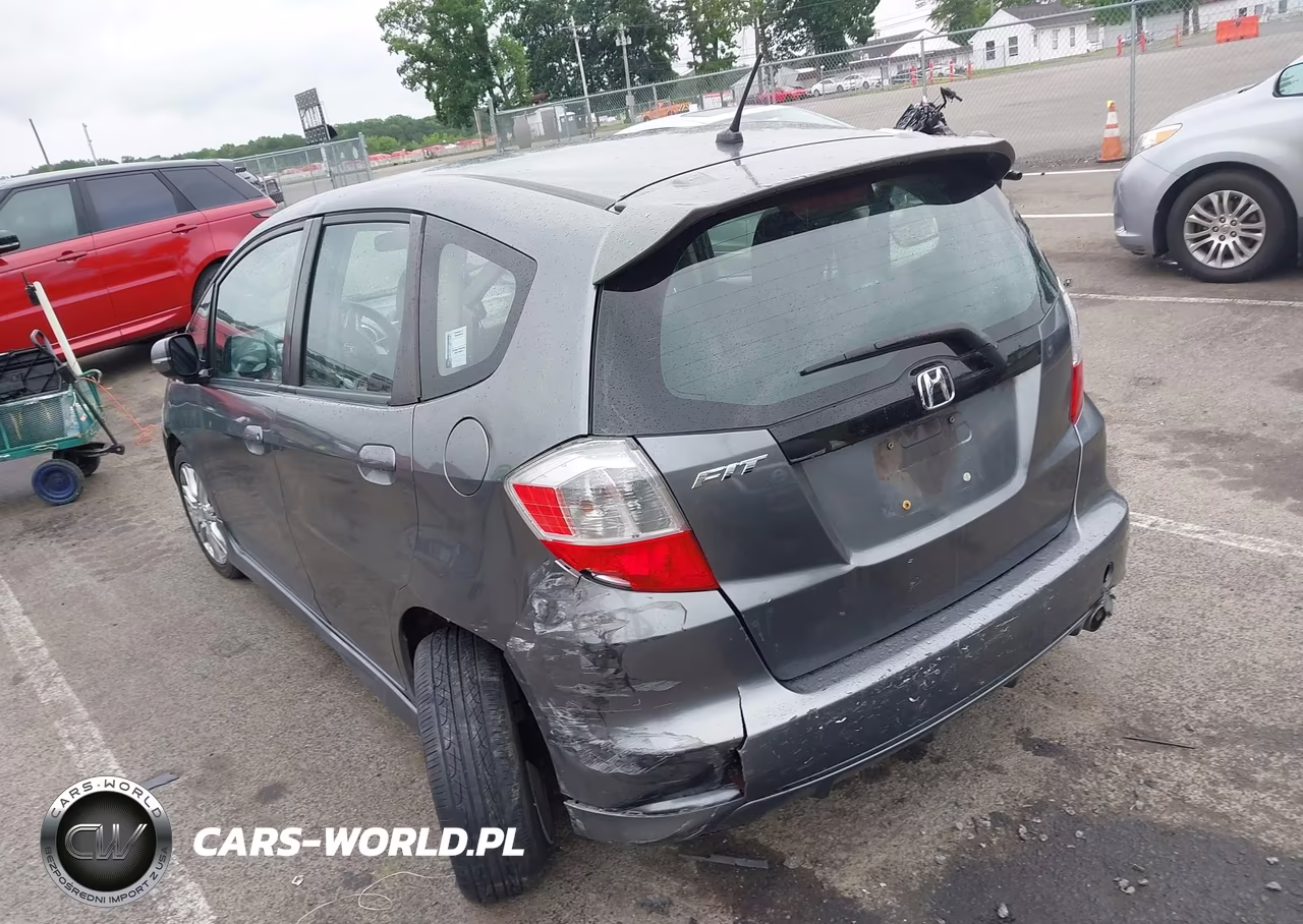 2011 Honda Fit Sport VIN:JHMGE8H5XBC000182 - 3