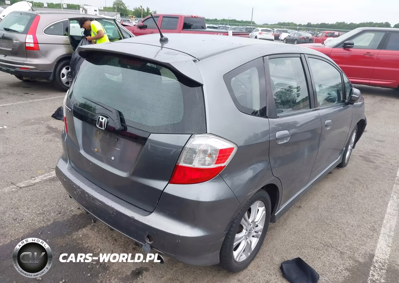 2011 Honda Fit Sport VIN:JHMGE8H5XBC000182 - 4