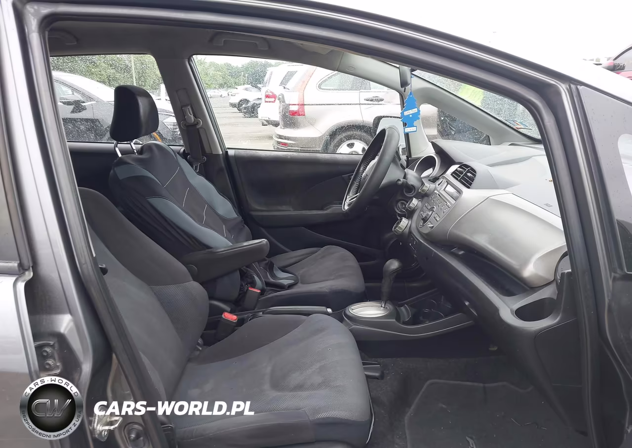 2011 Honda Fit Sport VIN:JHMGE8H5XBC000182 - 5