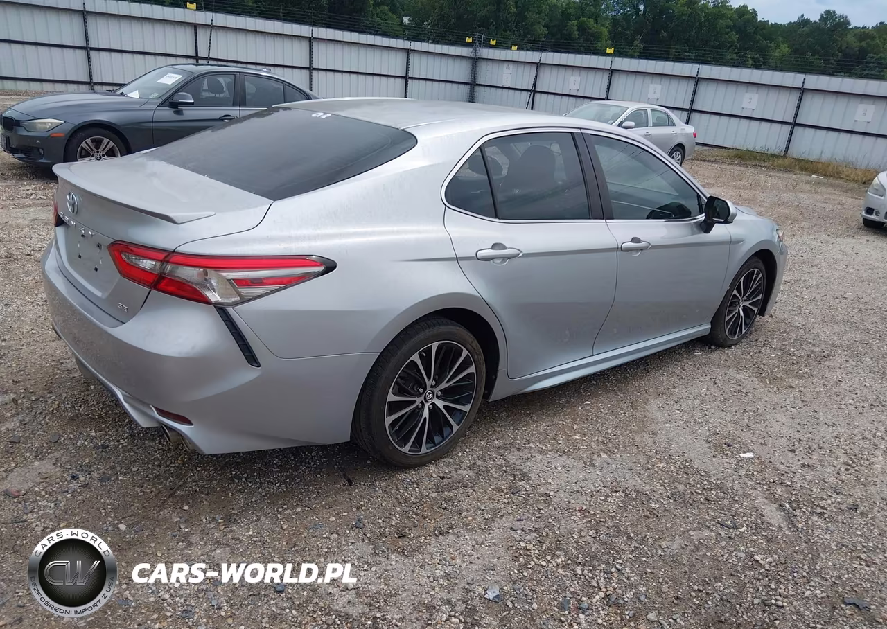 2018 Toyota Camry Se VIN:4T1B11HK9JU003146 - 4