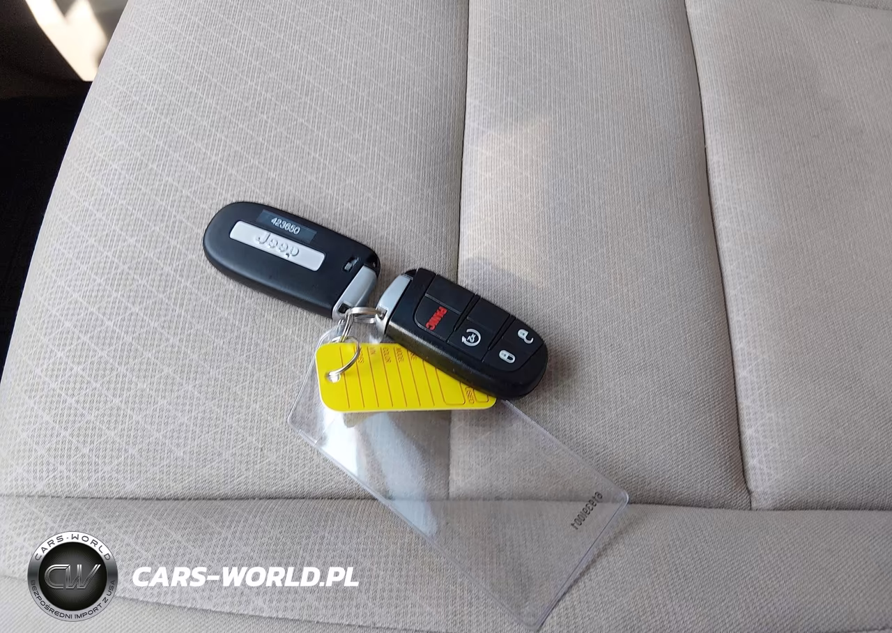 2019 Jeep Grand Cherokee Laredo E 4X4 VIN:1C4RJFAG8KC836918 - 11