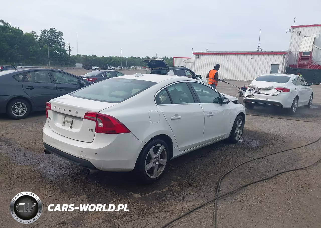 2012 Volvo S60 T5-T5 W-Moonroof VIN:YV1622FS5C2127435 - 4