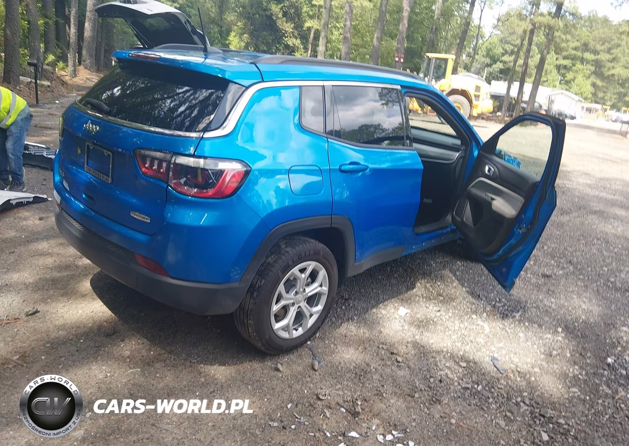 2024 Jeep Compass Latitude 4X4 VIN:3C4NJDBN4RT110200 - 4