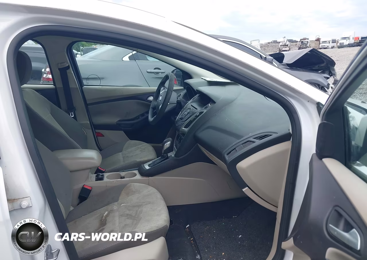 2014 Ford Focus Se VIN:1FADP3K22EL262661 - 5