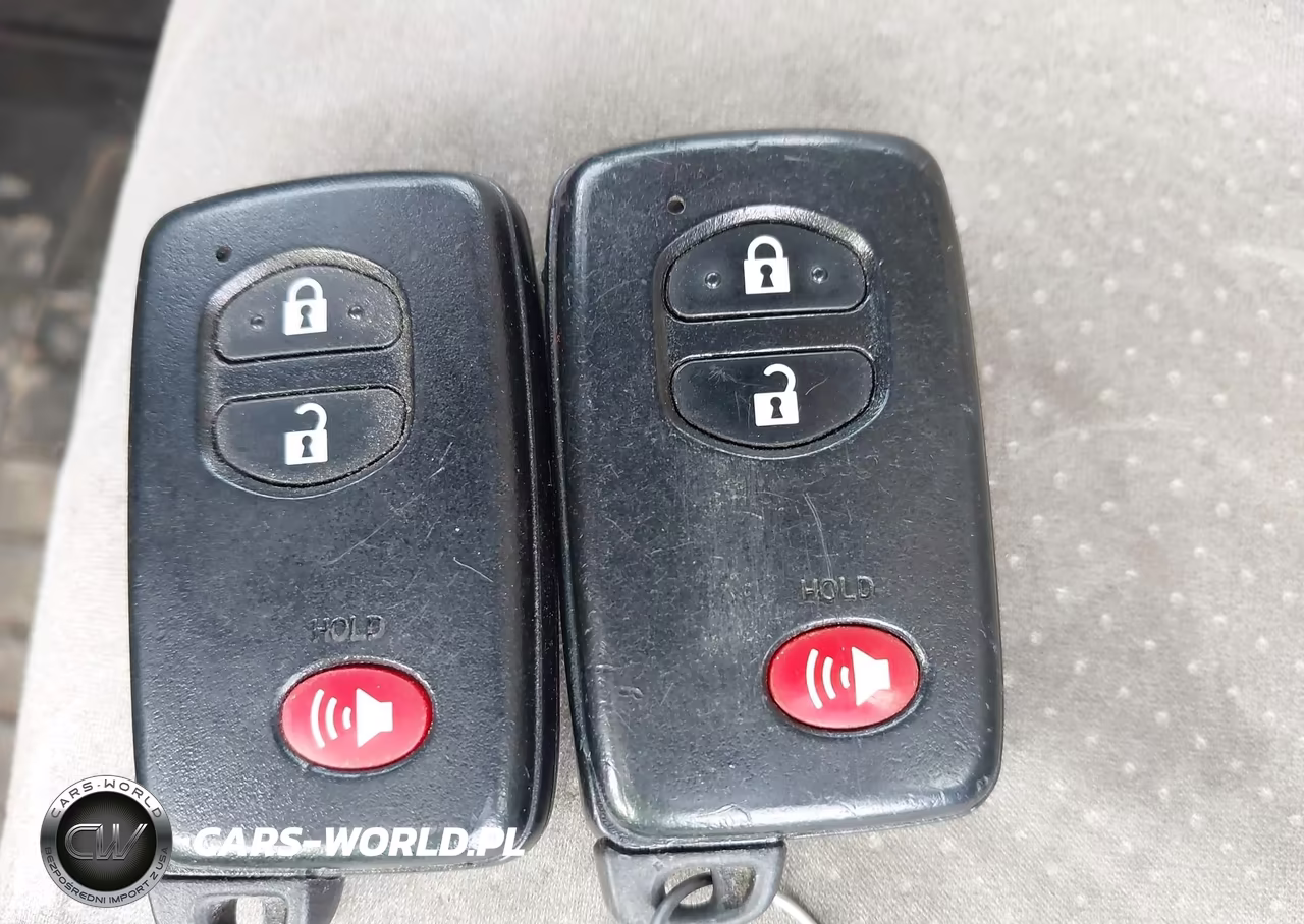 2013 Toyota Prius Two VIN:JTDKN3DU2D5546025 - 11