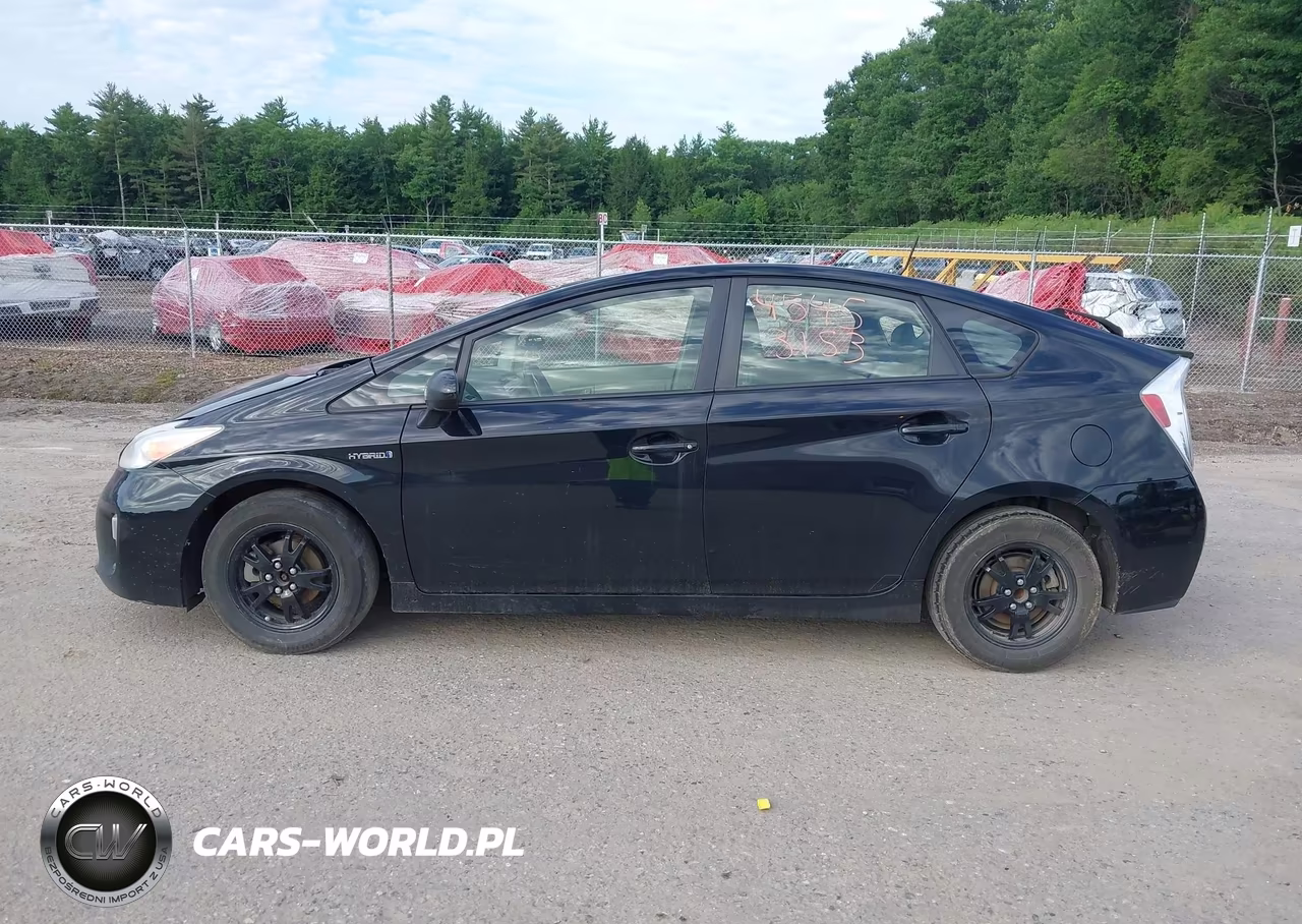 2013 Toyota Prius Two VIN:JTDKN3DU2D5546025 - 14