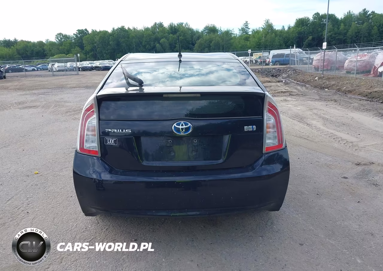 2013 Toyota Prius Two VIN:JTDKN3DU2D5546025 - 16