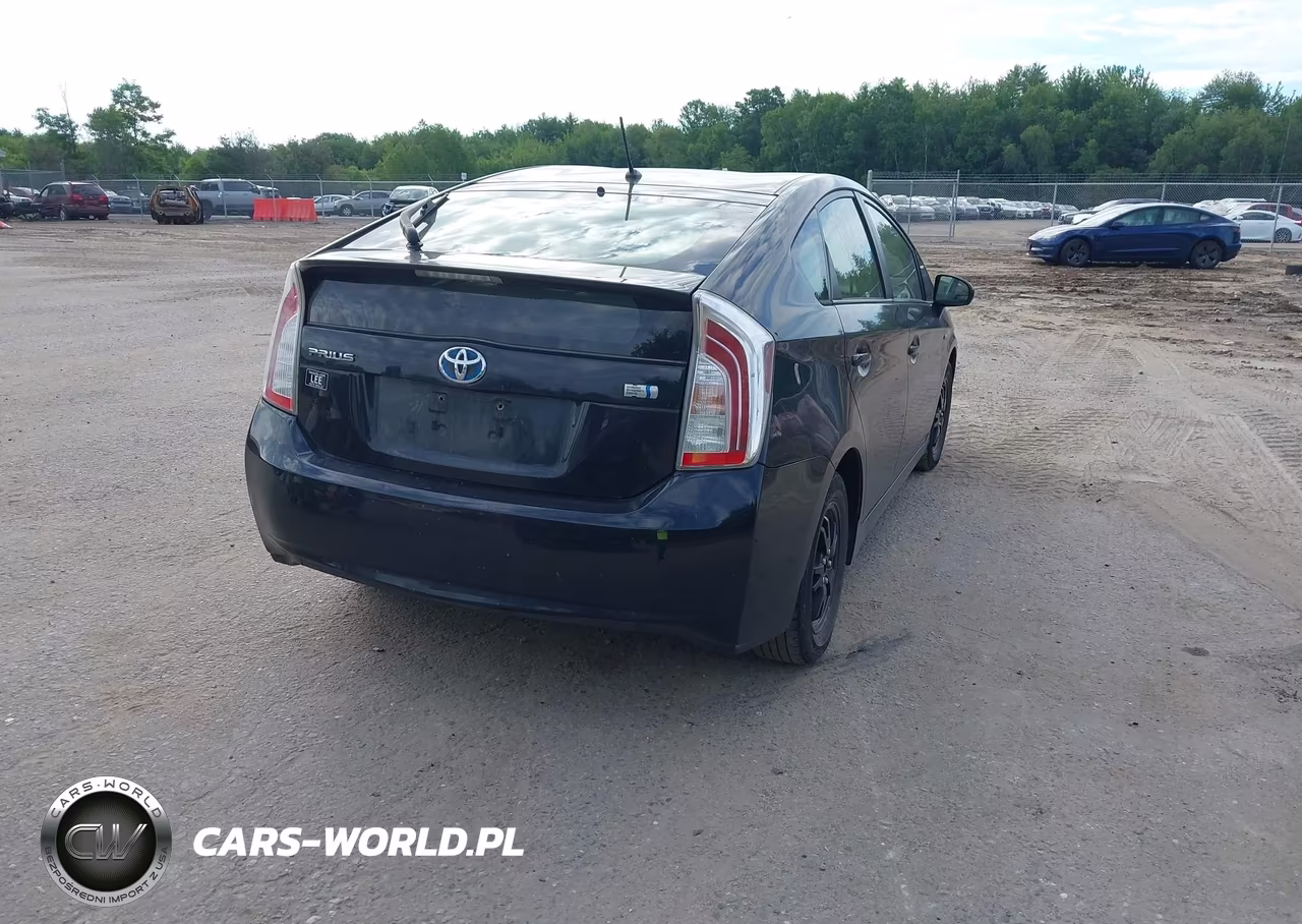 2013 Toyota Prius Two VIN:JTDKN3DU2D5546025 - 4