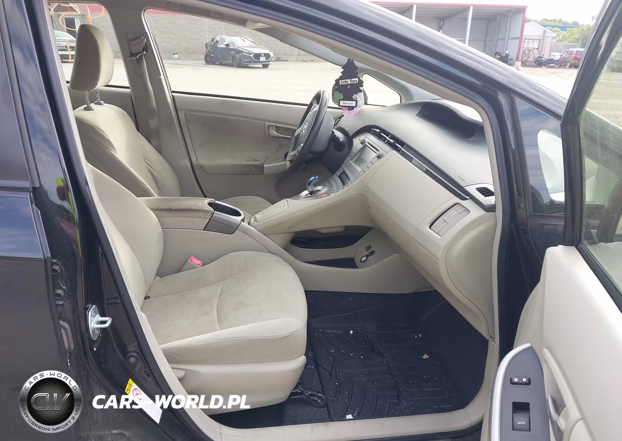 2013 Toyota Prius Two VIN:JTDKN3DU2D5546025 - 5