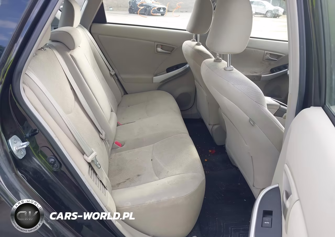 2013 Toyota Prius Two VIN:JTDKN3DU2D5546025 - 8