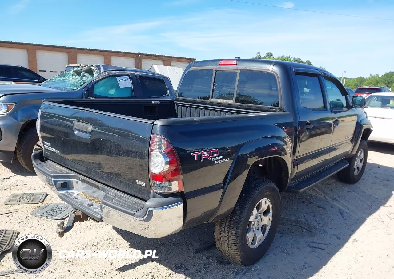 2010 Toyota Tacoma Double Cab VIN:3TMLU4EN9AM049581 - 4