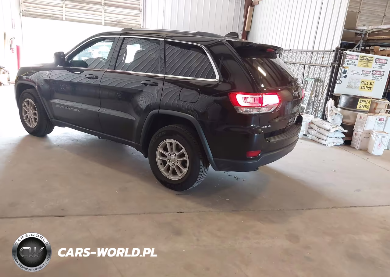 2019 Jeep Grand Cherokee Laredo E 4X4 VIN:1C4RJFAGXKC836936 - 3