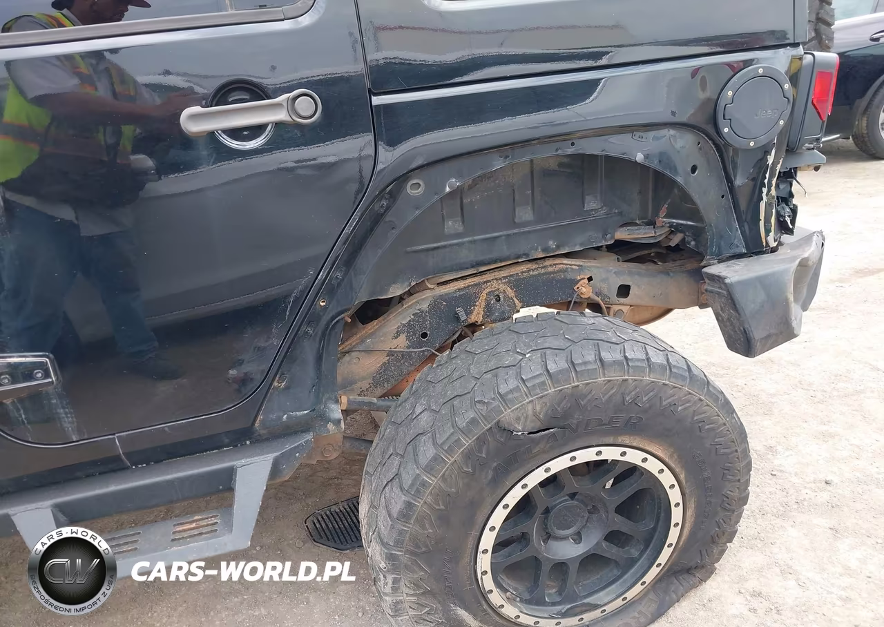 2012 Jeep Wrangler Unlimited Sahara VIN:1C4BJWEG8CL271387 - 6