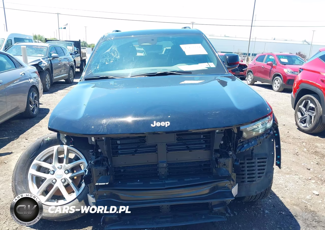 2025 Jeep Grand Cherokee Laredo X 4X4 VIN:1C4RJHAG5SC327431 - 13