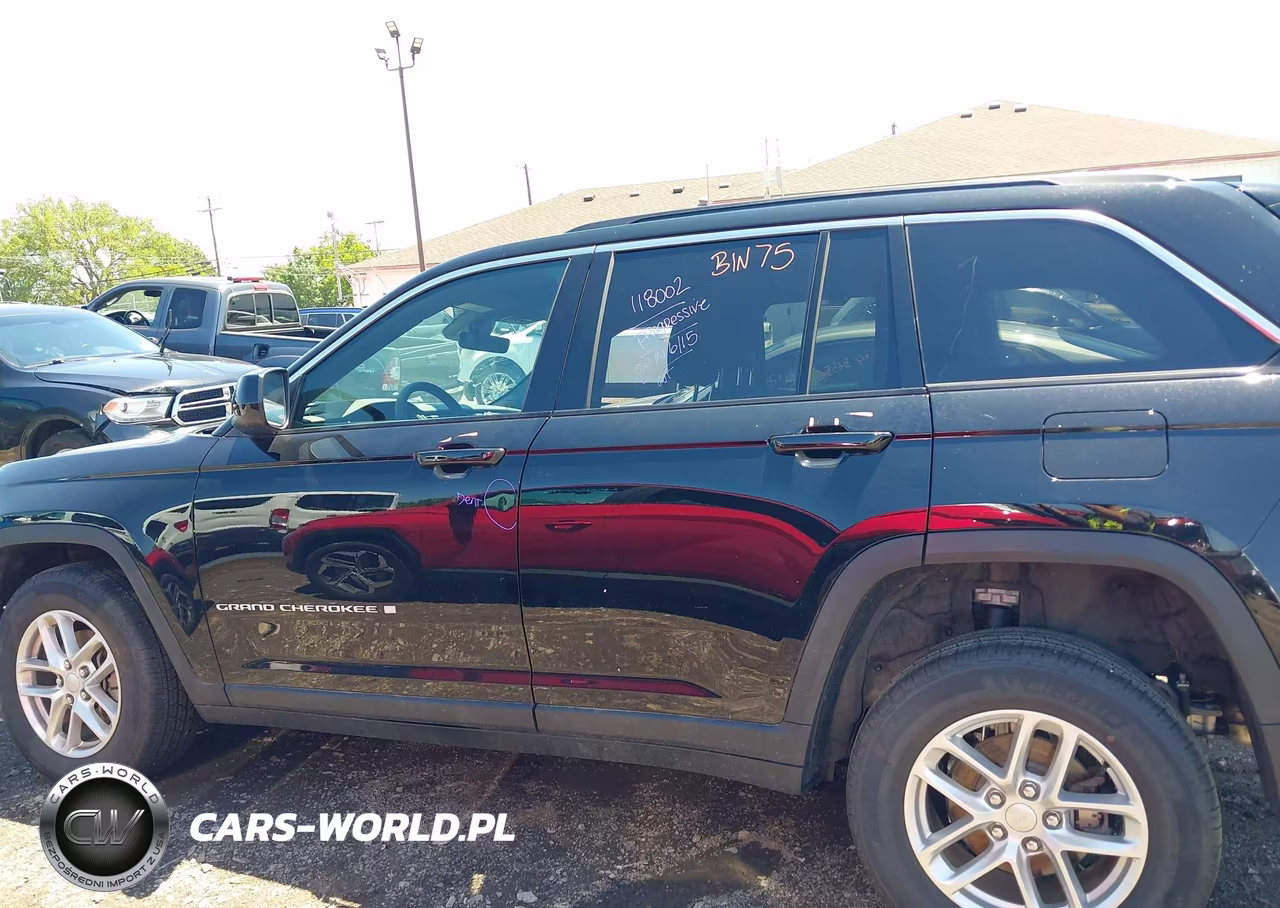 2025 Jeep Grand Cherokee Laredo X 4X4 VIN:1C4RJHAG5SC327431 - 15