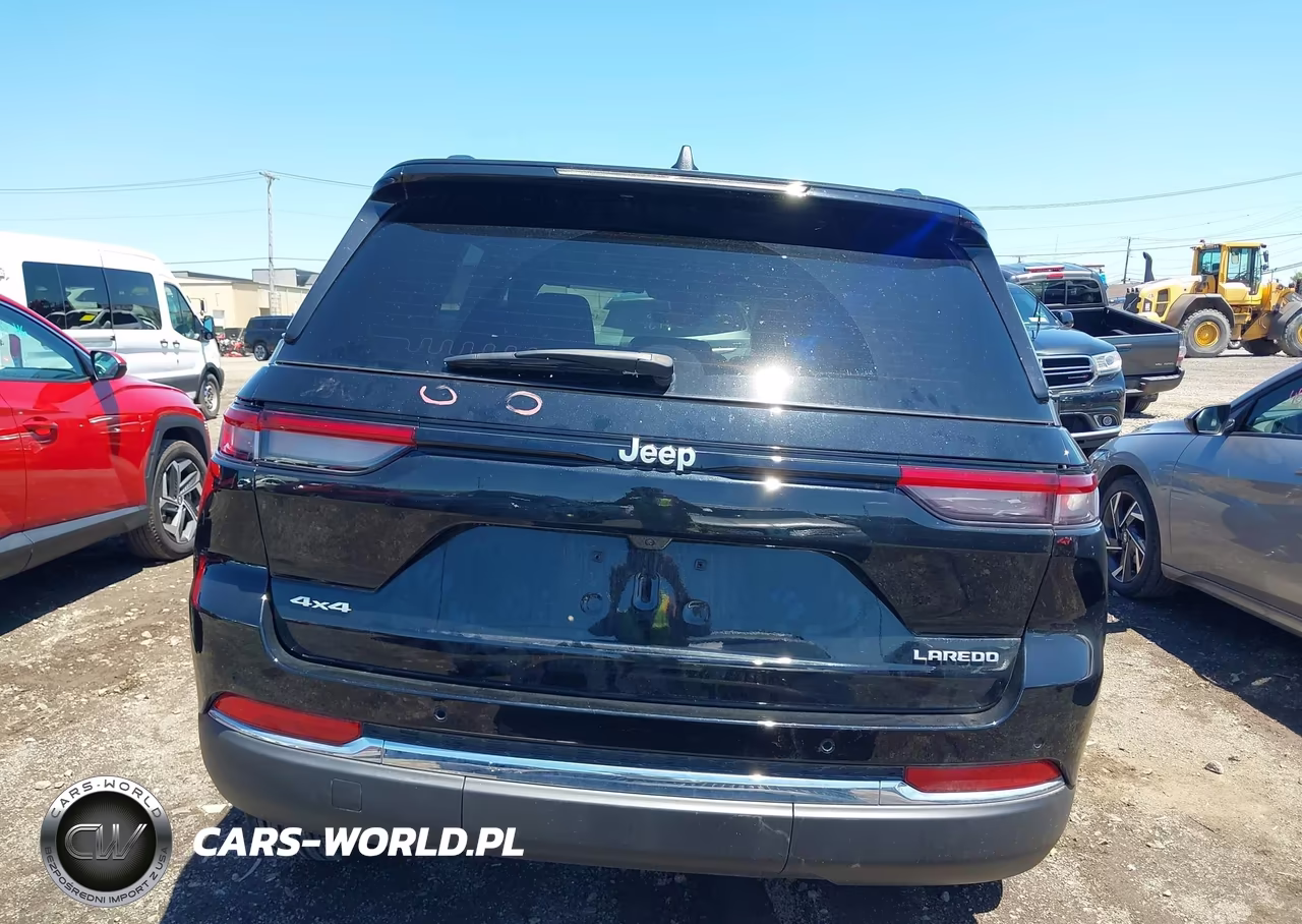 2025 Jeep Grand Cherokee Laredo X 4X4 VIN:1C4RJHAG5SC327431 - 17