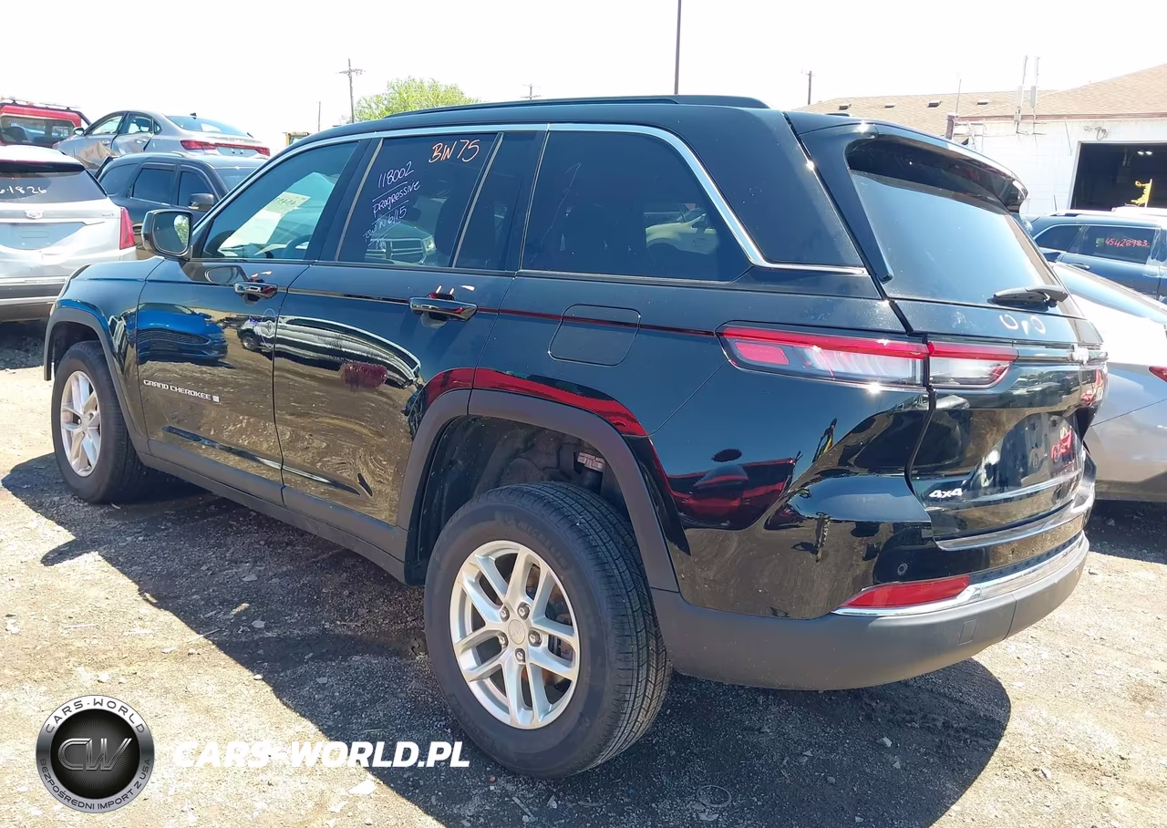2025 Jeep Grand Cherokee Laredo X 4X4 VIN:1C4RJHAG5SC327431 - 3