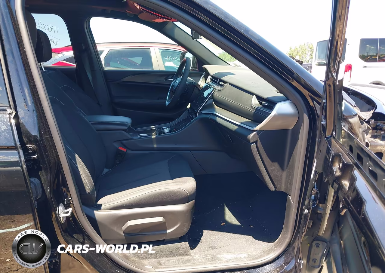 2025 Jeep Grand Cherokee Laredo X 4X4 VIN:1C4RJHAG5SC327431 - 5