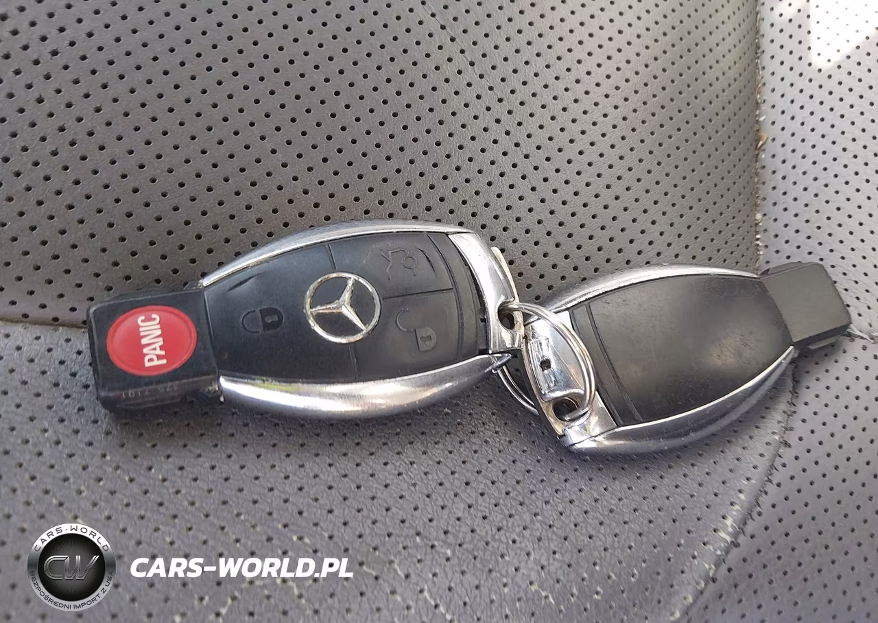2007 Mercedes-Benz Clk 550 VIN:WDBTK72GX7T086175 - 11