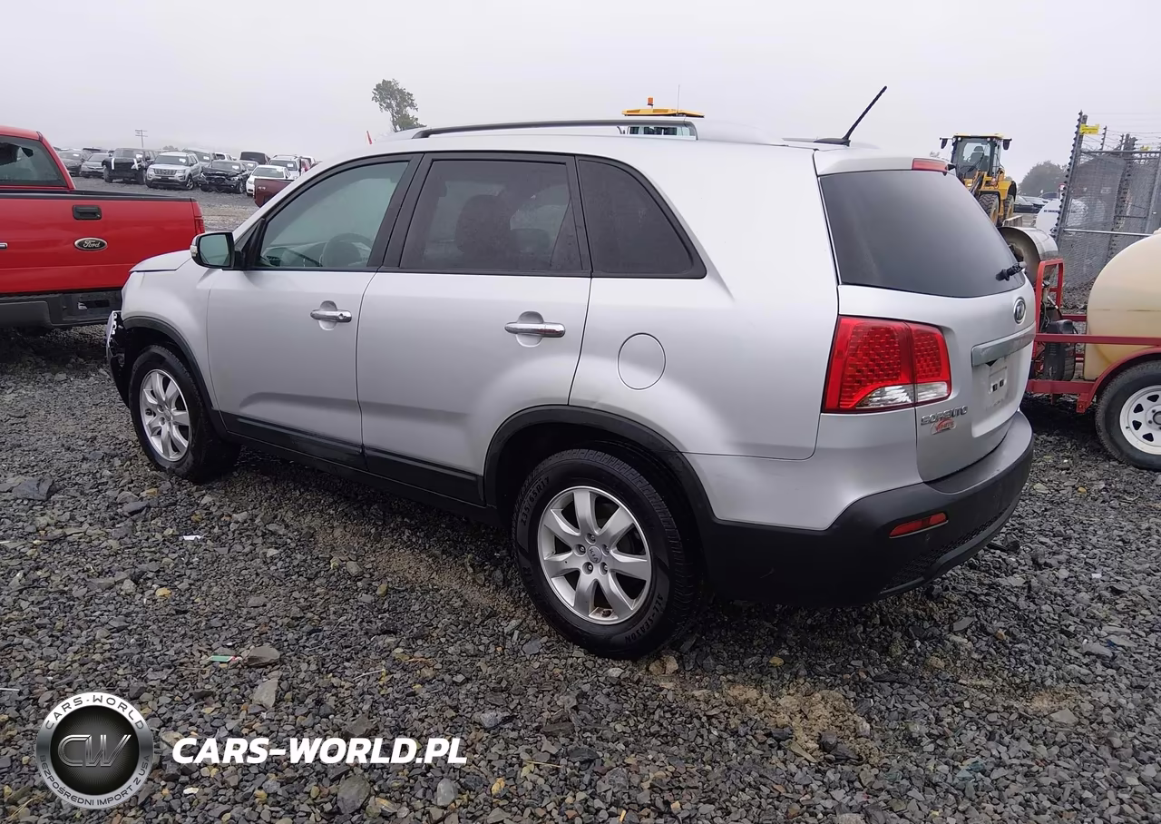 2013 Kia Sorento Lx VIN:5XYKT3A62DG394458 - 3