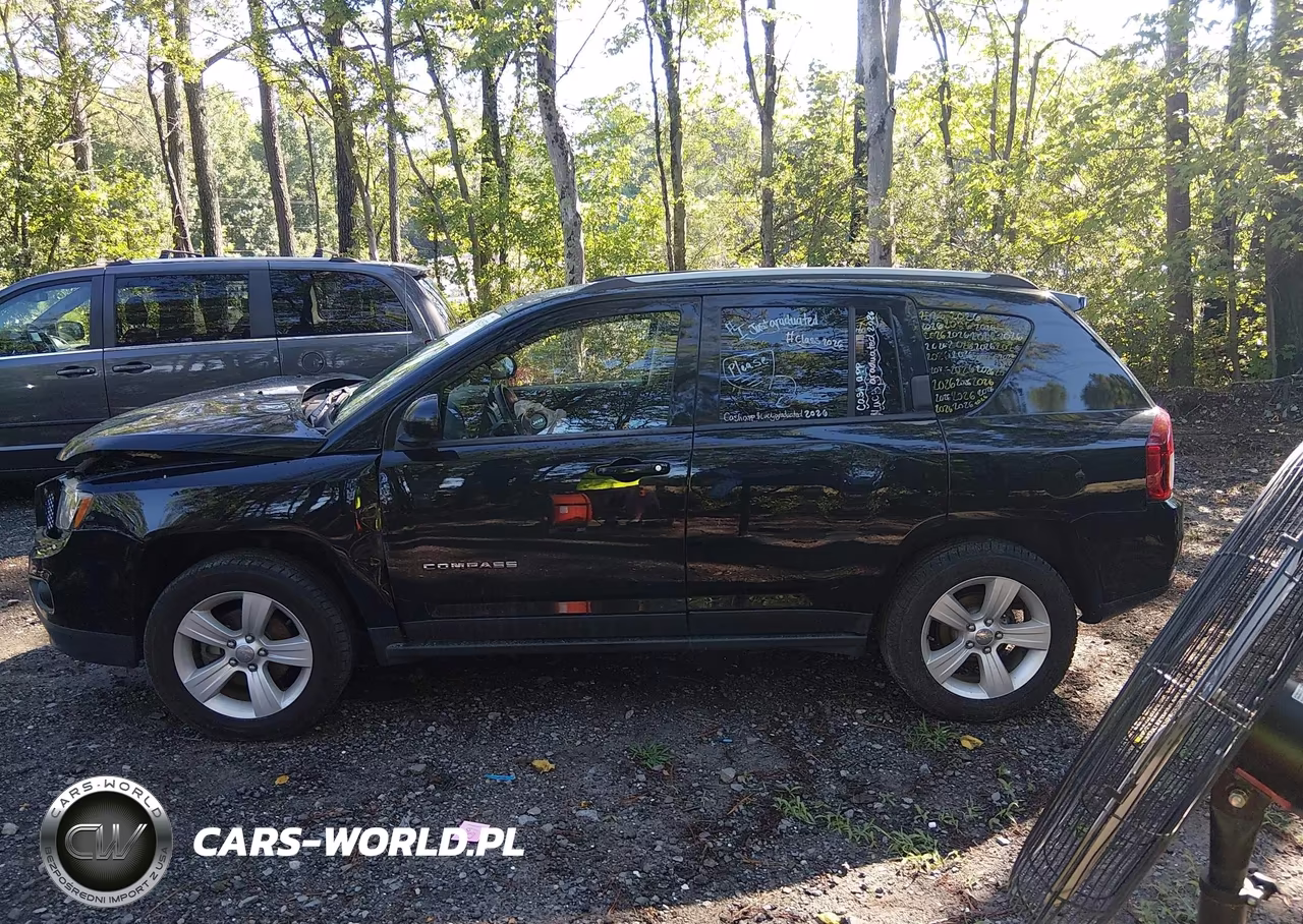 2015 Jeep Compass Latitude VIN:1C4NJDEB7FD358167 - 14