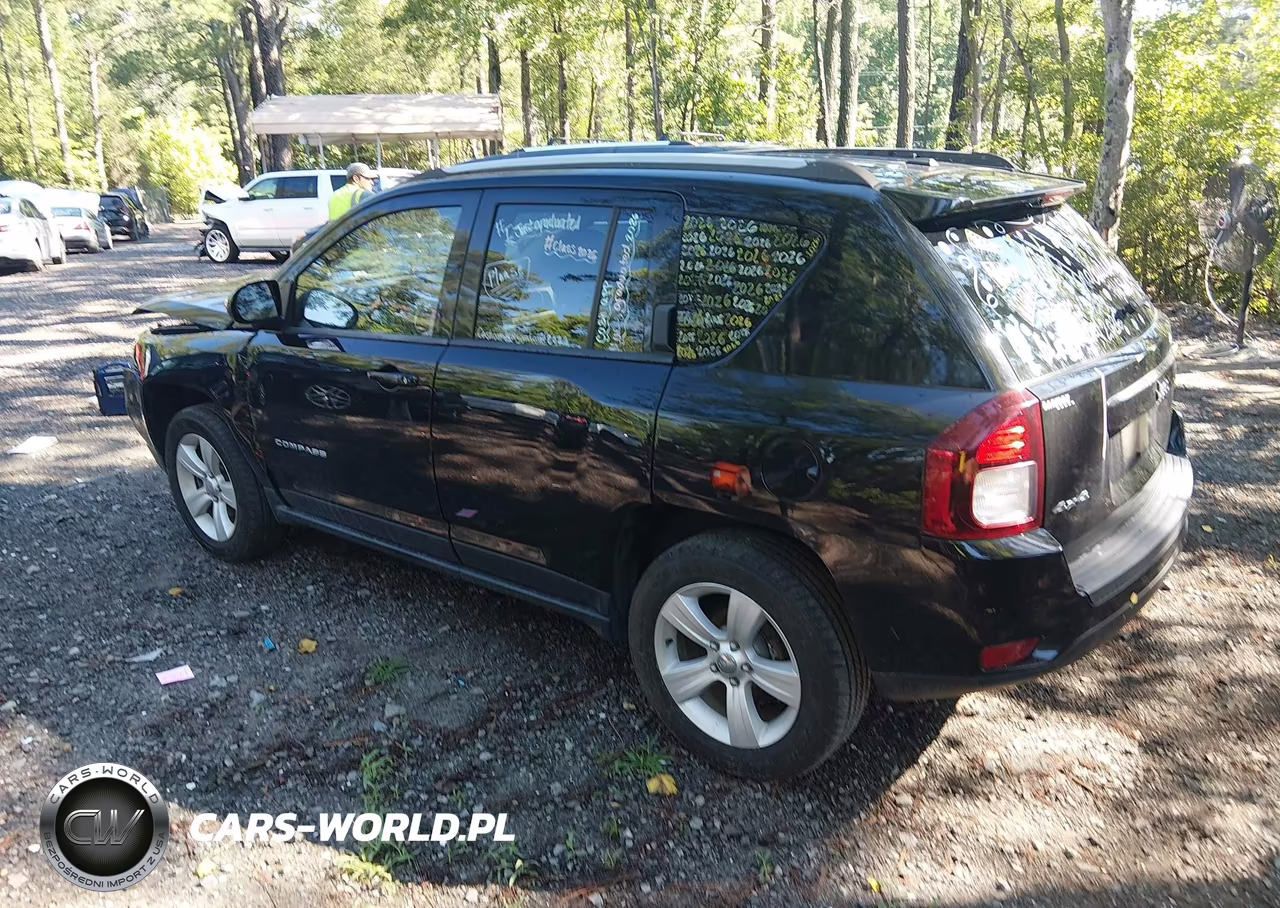 2015 Jeep Compass Latitude VIN:1C4NJDEB7FD358167 - 3