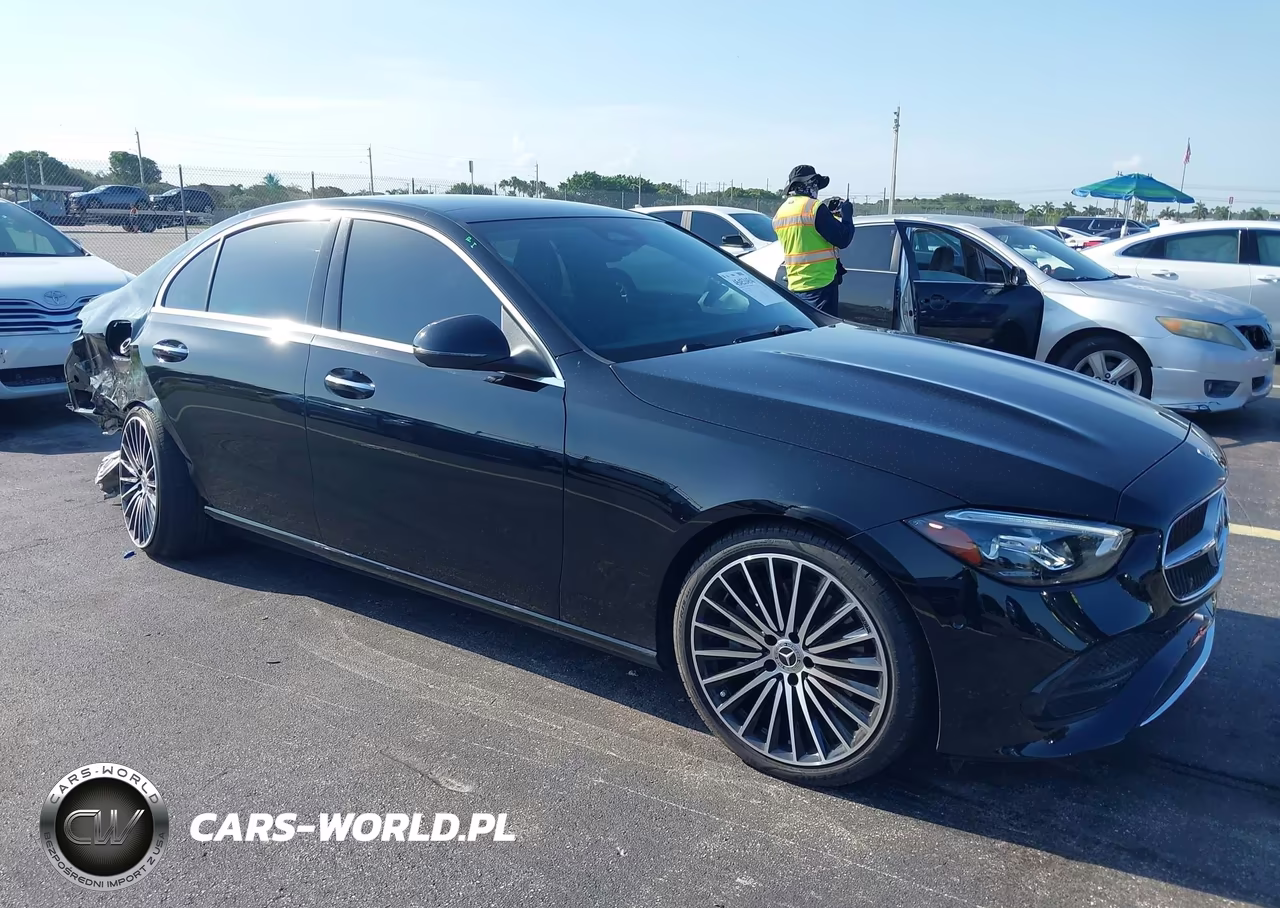 2026 Mercedes-Benz C 300 – zdjęcie 1 z 17