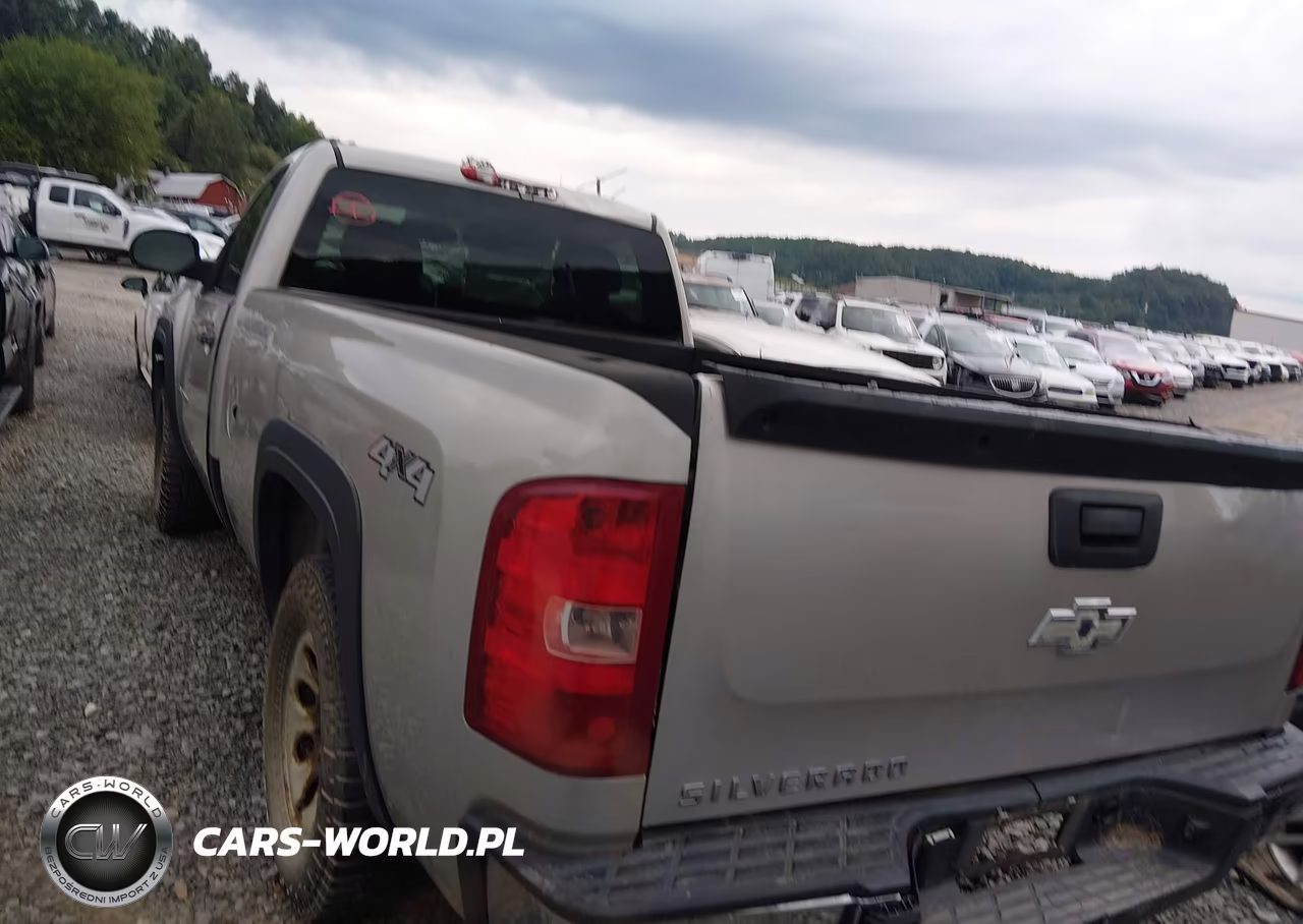 2008 Chevrolet Silverado 1500 Work Truck VIN:1GCEK14C88E116572 - 3