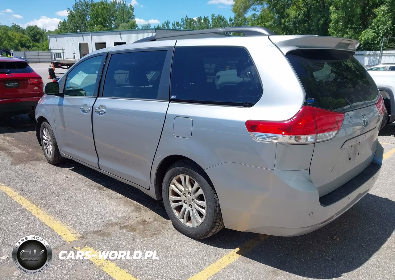 2013 Toyota Sienna Xle V6 8 Passenger VIN:5TDYK3DCXDS335112 - 3